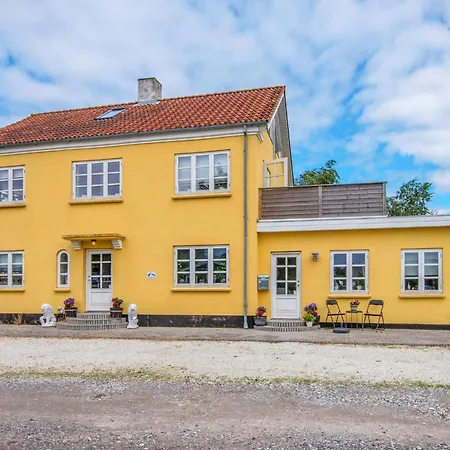 12 Person In B Rkop * Børkop