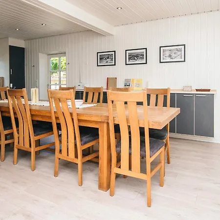 12 Person In B Rkop Børkop